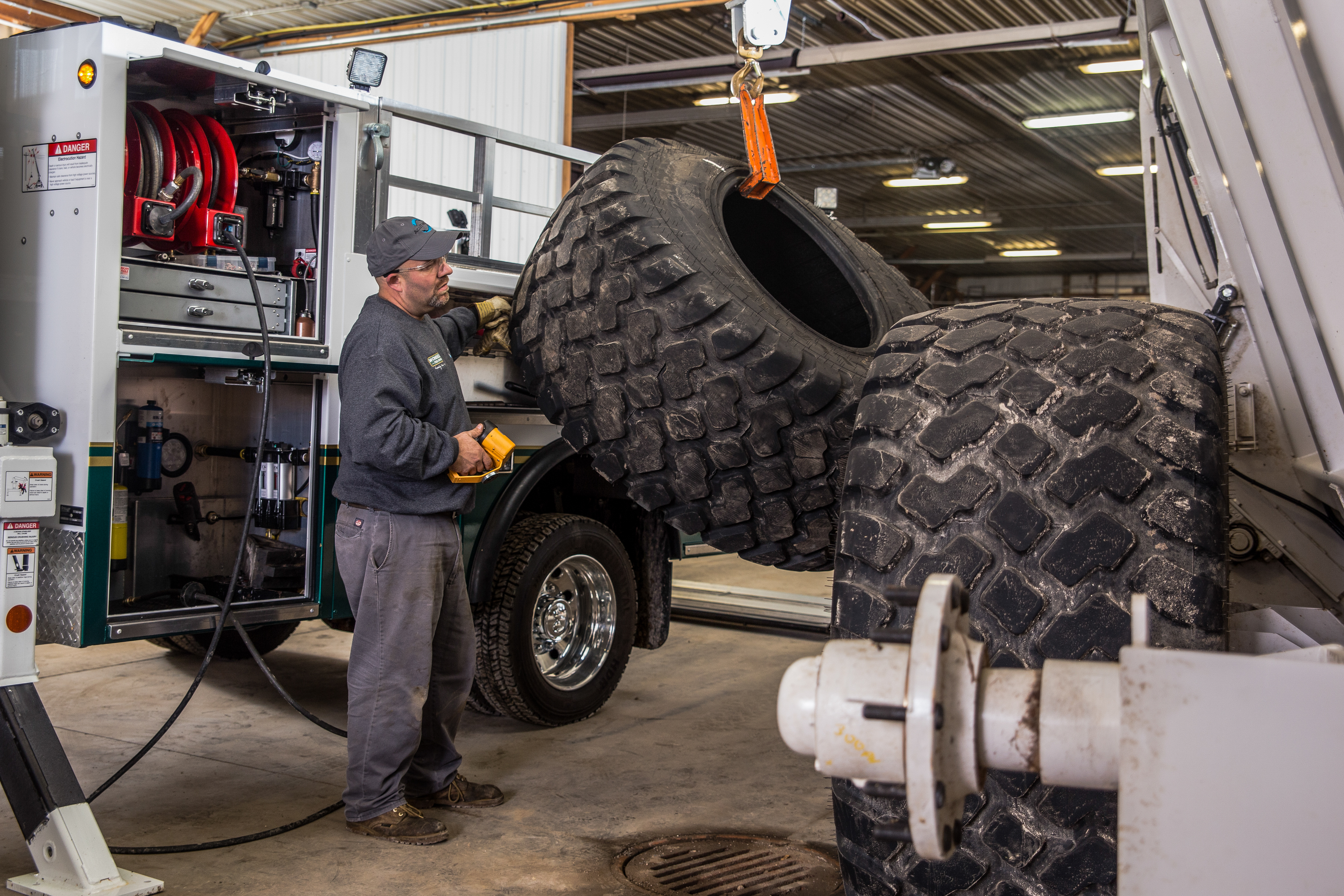 A Wonderland Tire Employee performs an on-site OTR tire replacement.
